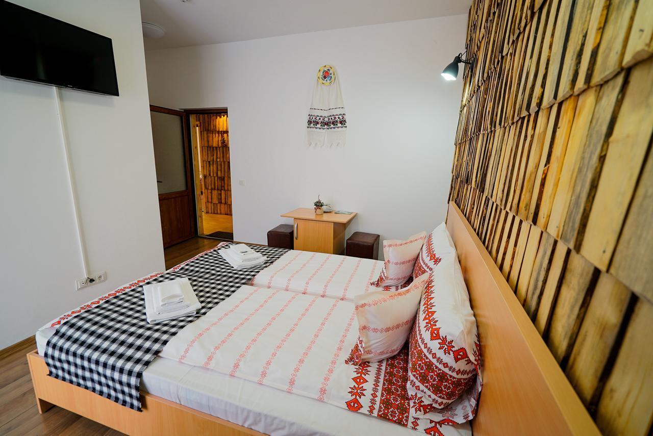 Casa Ralucai Hotel Moisei Ngoại thất bức ảnh