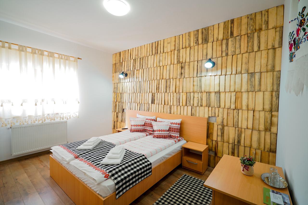 Casa Ralucai Hotel Moisei Ngoại thất bức ảnh