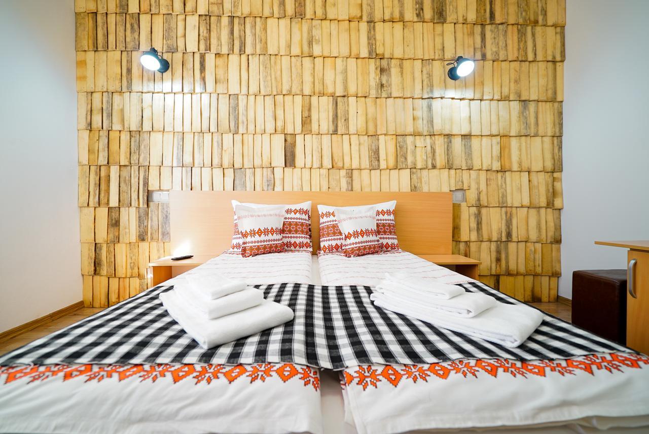 Casa Ralucai Hotel Moisei Ngoại thất bức ảnh