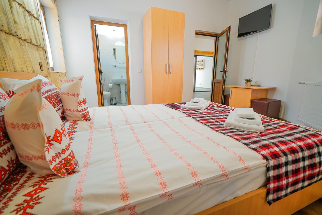 Casa Ralucai Hotel Moisei Ngoại thất bức ảnh